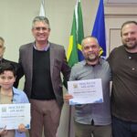 Julio Küller entrega moções de aplauso a músicos que fortalecem a cultura pontagrossense