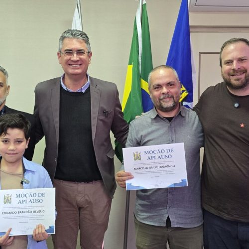 Julio Küller entrega moções de aplauso a músicos que fortalecem a cultura pontagrossense