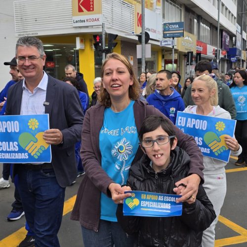 Mobilização reúne população de Ponta Grossa e reforça defesa das escolas especializadas