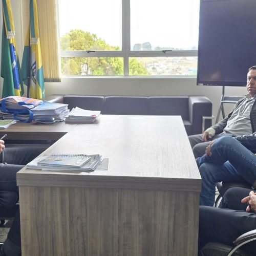 Julio Küller reforça integração regional em visita à Câmara de Jaguariaíva