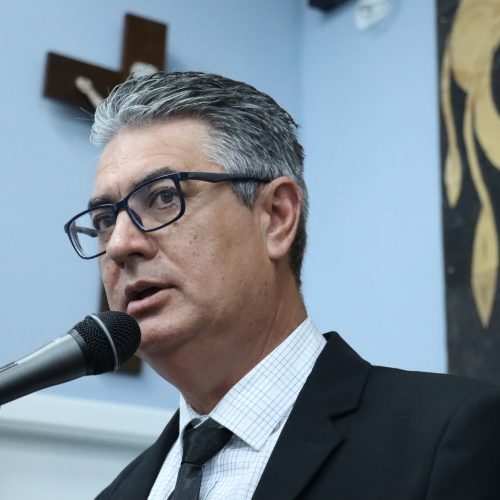 Projeto de JK troca notificação do ESTAR por ração para animais