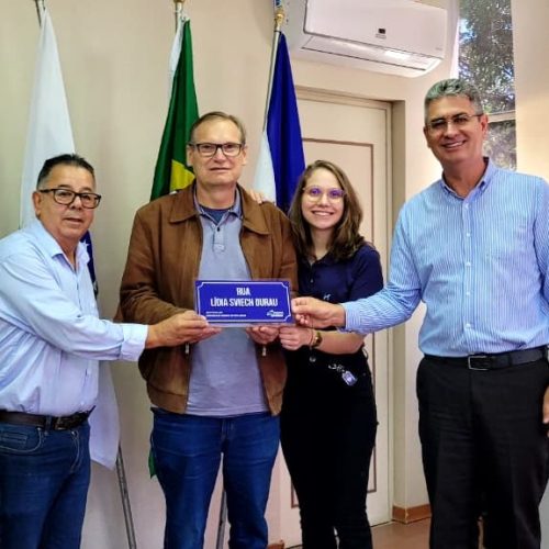 Kuller entrega placa de rua que homenageia professora