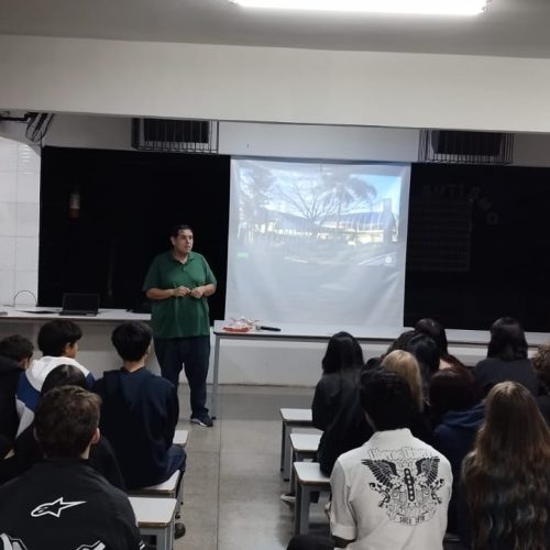 Colégio Sirley Jagas recebe edição do Câmara Não Secreta