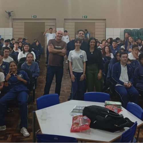 Câmara Não Secreta é realizada no Colégio Professor Colares