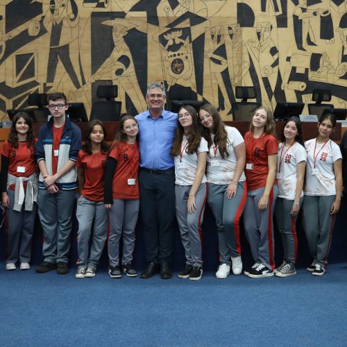 Alunos vivenciam rotina do Legislativo em visita à Câmara e Prefeitura de Ponta Grossa
