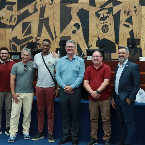 Pastores cubanos visitam à Câmara Municipal