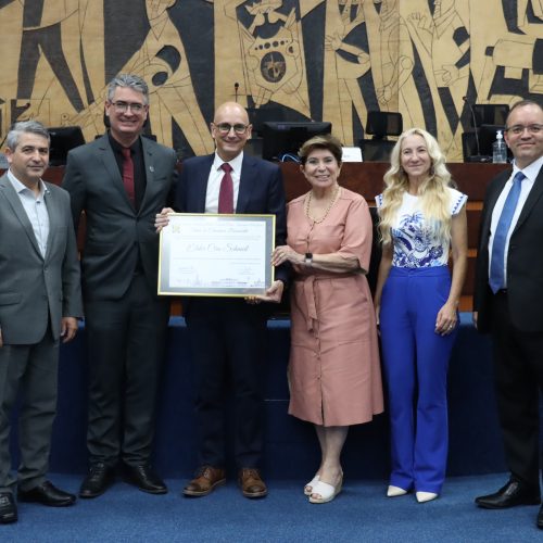 Élder Schmeil recebe homenagem de Cidadão Benemérito de Ponta Grossa