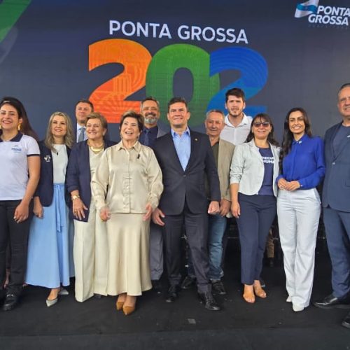Desfile Cívico de 202 Anos de Ponta Grossa reúne autoridades, escolas e população em grande celebração