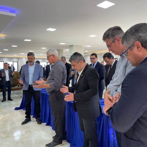 Julio Kuller se encontra com lideranças evangélicas