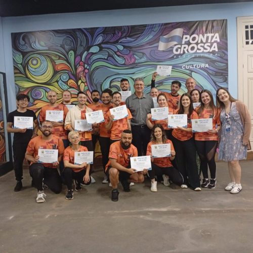 Julio Kuller entrega a homenagem a GTPG