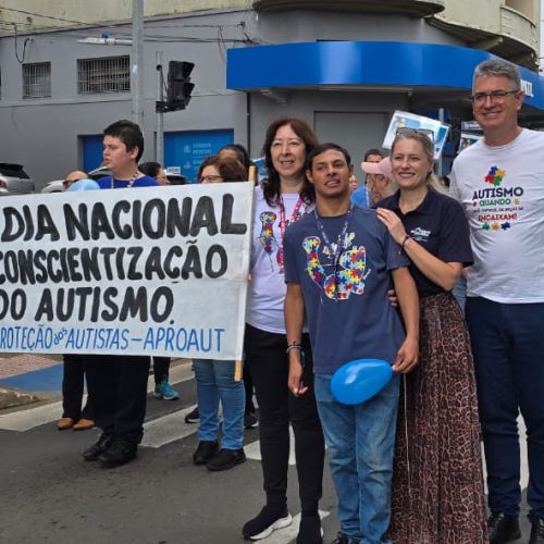 APROAUT realiza passeata em prol da conscientização sobre o autismo
