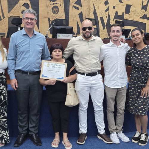 Colaboradora da APEDEF é homenageada na Câmara Municipal